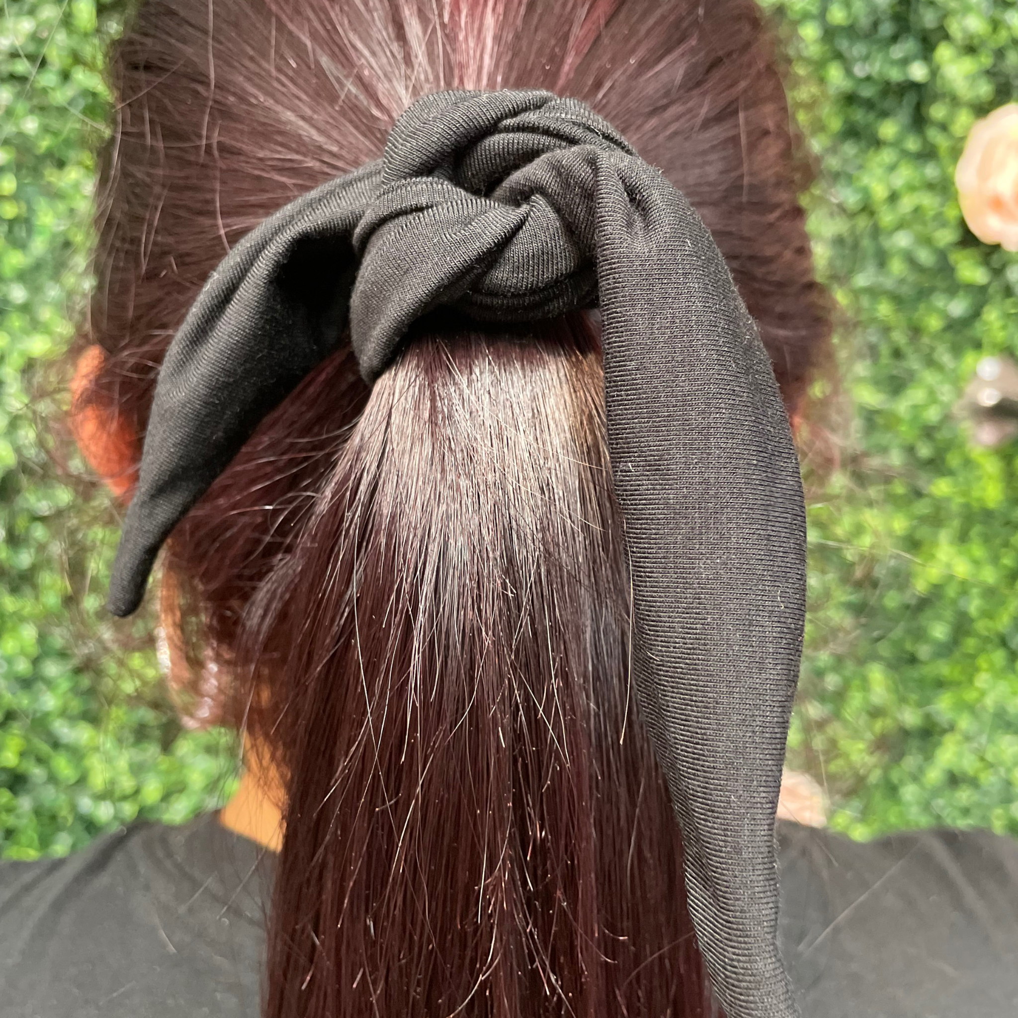 Quickly tie up your straight curly braided hair without leaving dents or kinks