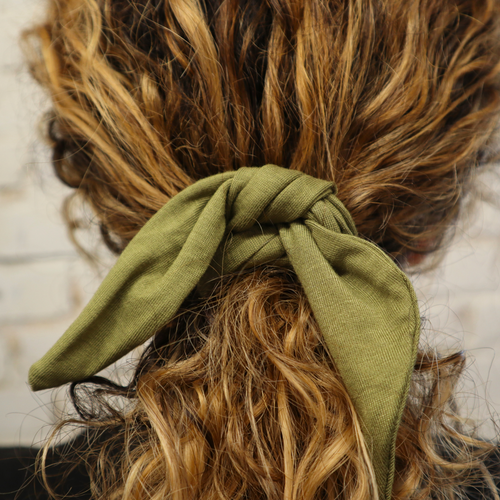 Quickly tie up your straight curly braided hair without leaving dents or kinks