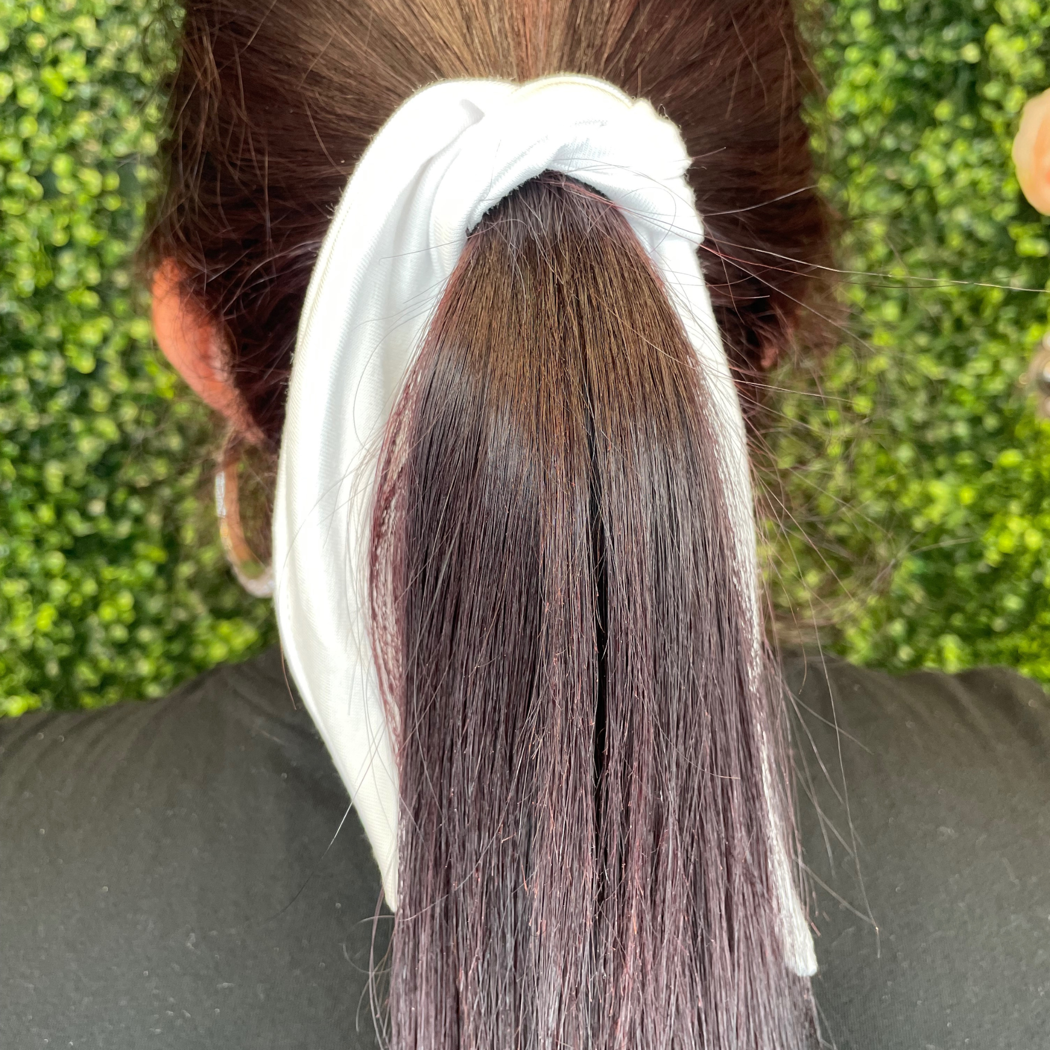Quickly tie up your straight curly braided hair without leaving dents or kinks